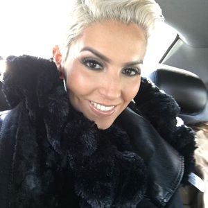 Meet your Posher, Delia